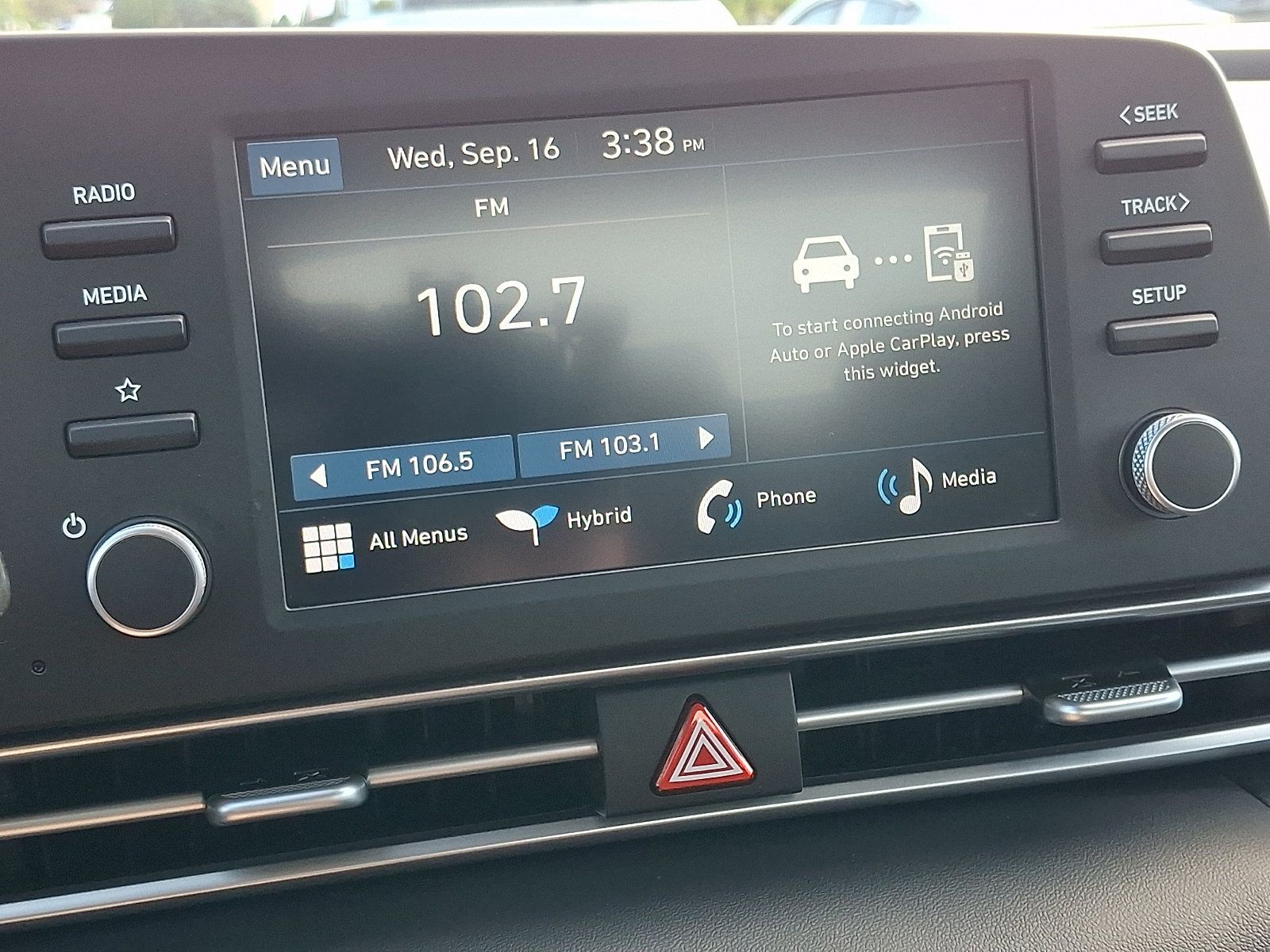 Used 2026 Hyundai Elantra Hybrid FWD image 16