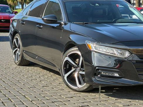 Used 2018 Honda Accord Sport image 3