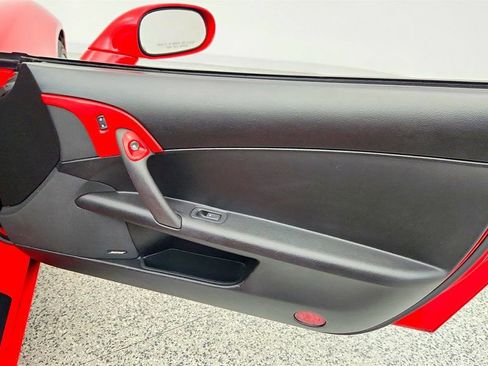 Used 2005 Chevrolet Corvette Convertible w/ Preferred Equipment Group RWD image 23