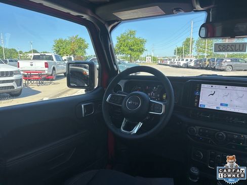 Used 2025 Jeep Wrangler Unlimited Sahara AWD/4WD image 45