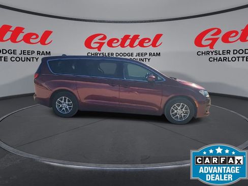 Used 2017 Chrysler Pacifica LX image 10