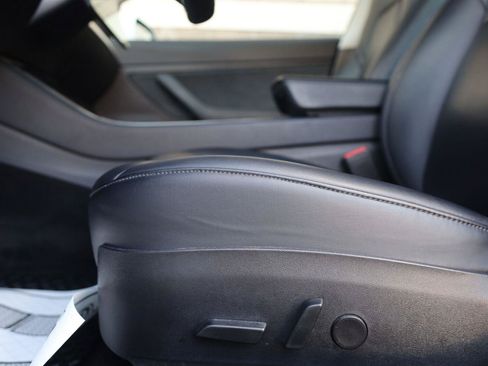 Used 2018 Tesla Model 3 Long Range RWD image 17