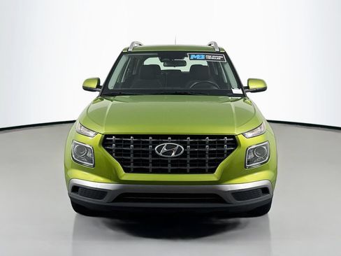 Used 2024 Hyundai Venue SEL FWD image 2