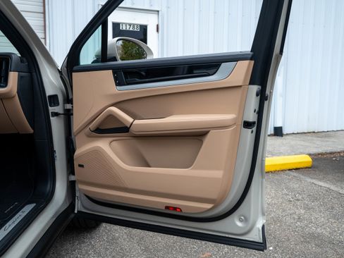 Certified 2024 Porsche Cayenne S image 28