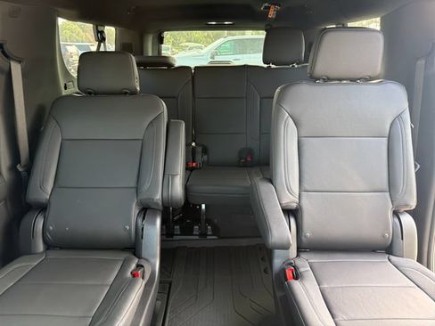 New 2026 Chevrolet Suburban Z71 w/ Comfort Package AWD/4WD image 24