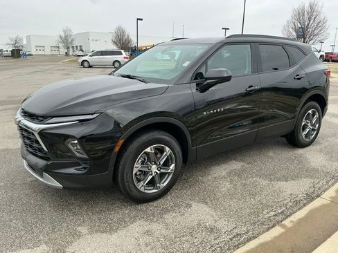 Used 2025 Chevrolet Blazer LT w/ Convenience Package image 2