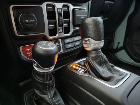 Certified 2024 Jeep Wrangler Unlimited image 30