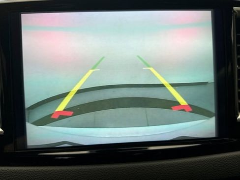 Used 2023 Chrysler Pacifica Touring-L FWD image 15