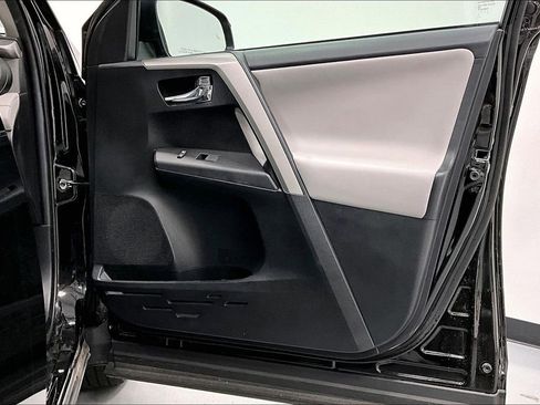 Used 2018 Toyota RAV4 XLE image 23