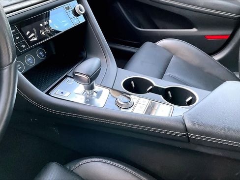 Used 2025 Genesis G70 2.5T image 15