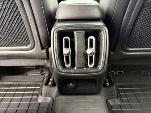 Used 2022 Volvo XC40 T5 Momentum image 21