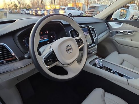 Used 2024 Volvo XC90 B6 Ultimate w/ Lounge Package image 7