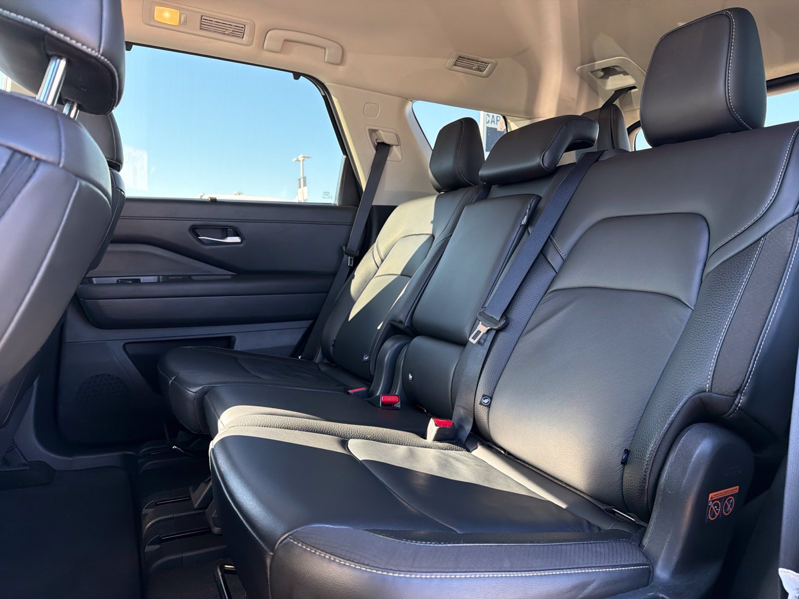 Used 2025 Nissan Pathfinder SL FWD image 12