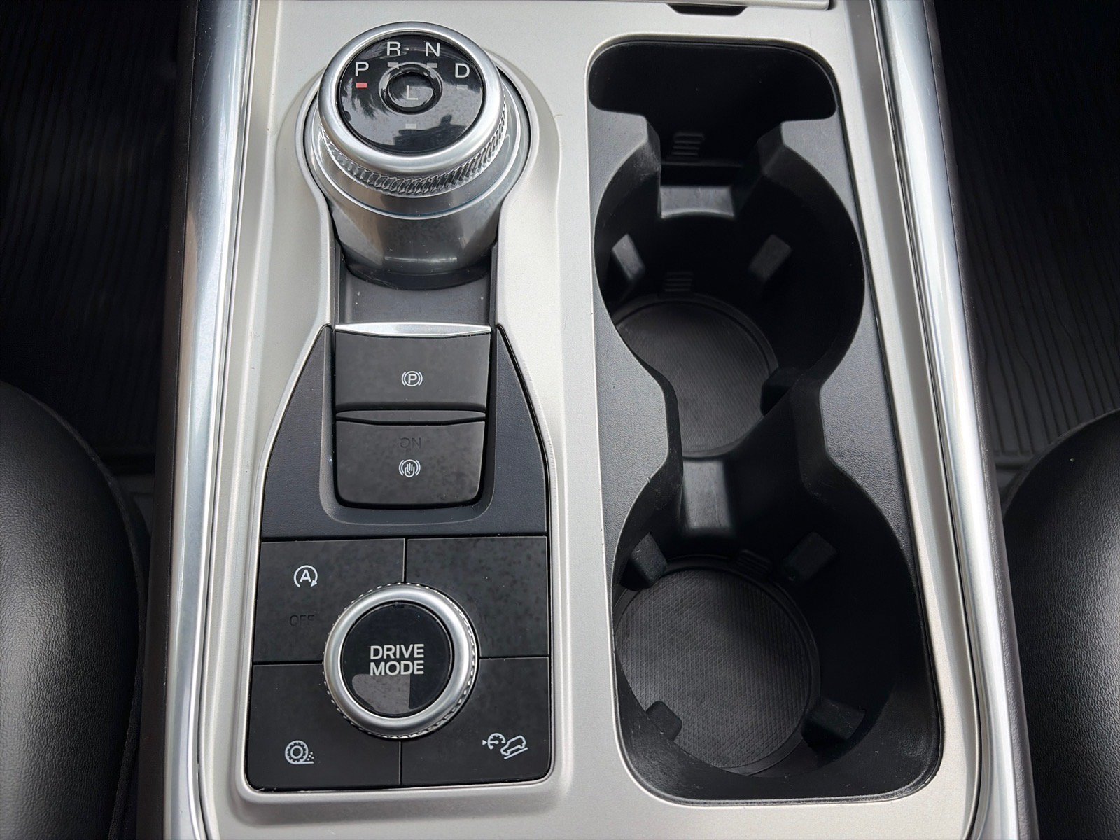 Used 2024 Ford Explorer XLT w/ Equipment Group 202A AWD/4WD image 21