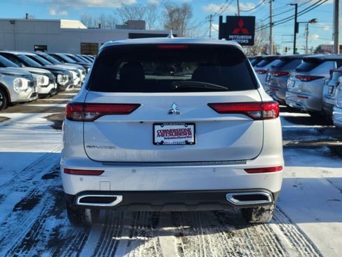 Used 2022 Mitsubishi Outlander ES image 4