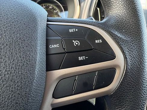 Used 2017 Jeep Cherokee Sport FWD image 23