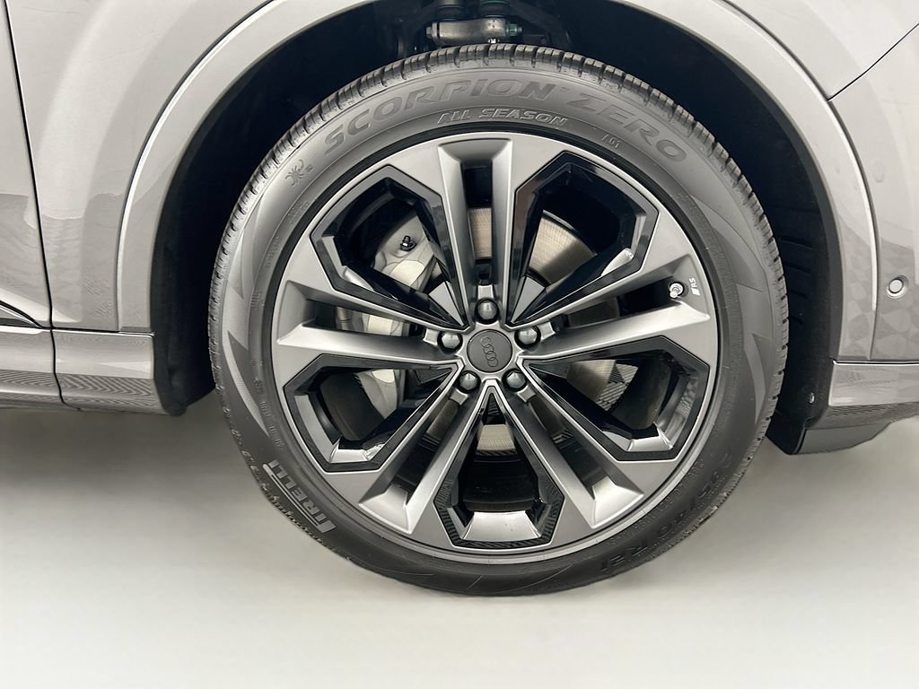 Used 2026 Audi Q7 3.0T Premium Plus w/ Premium Plus Package AWD/4WD image 32
