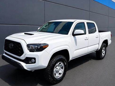 Used 2022 Toyota Tacoma SR AWD/4WD image 1