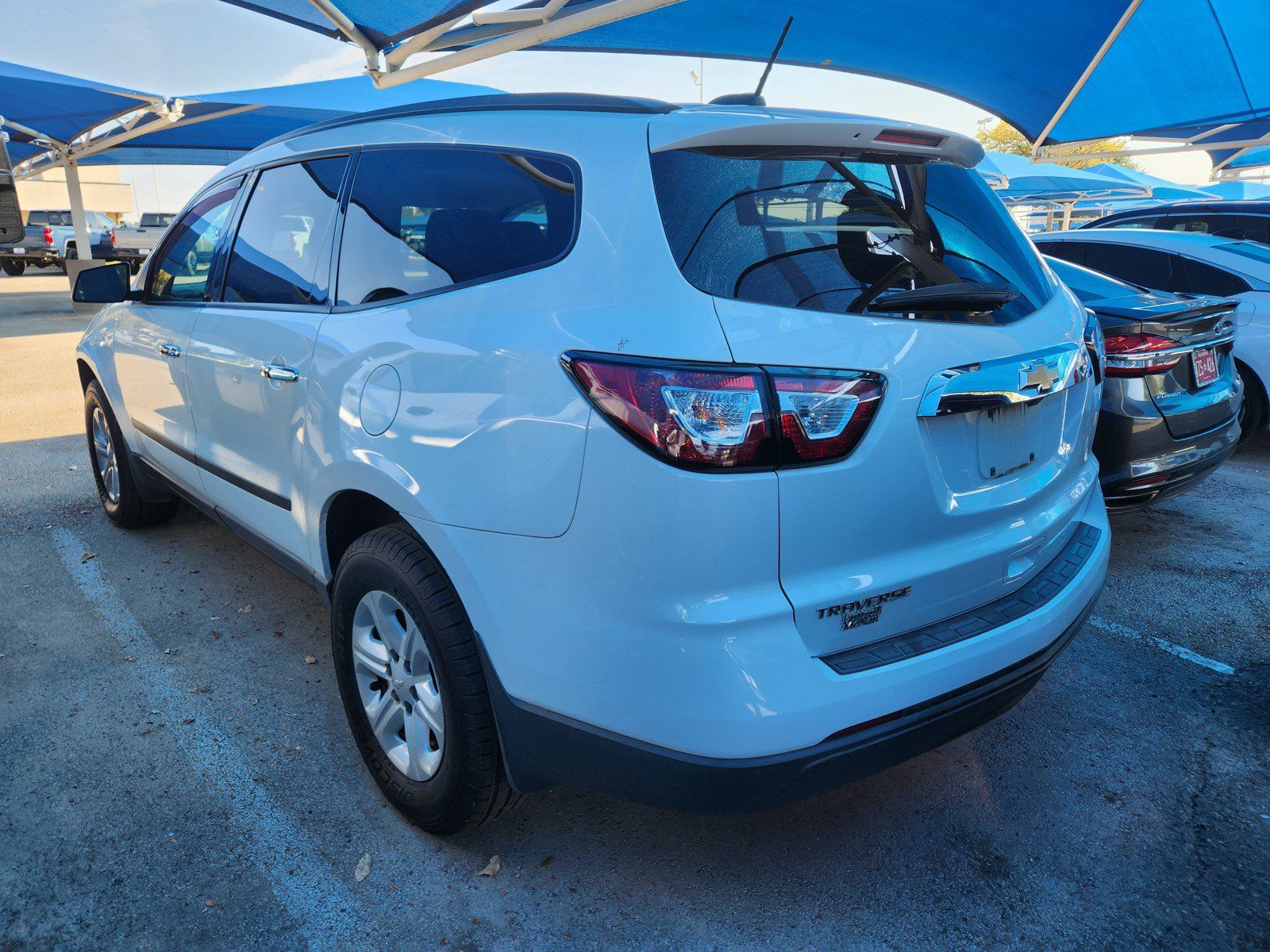 Used 2017 Chevrolet Traverse LS FWD image 3