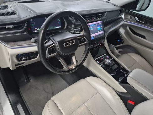 Used 2022 Jeep Grand Cherokee Overland w/ Advanced Protech Group III AWD/4WD image 17