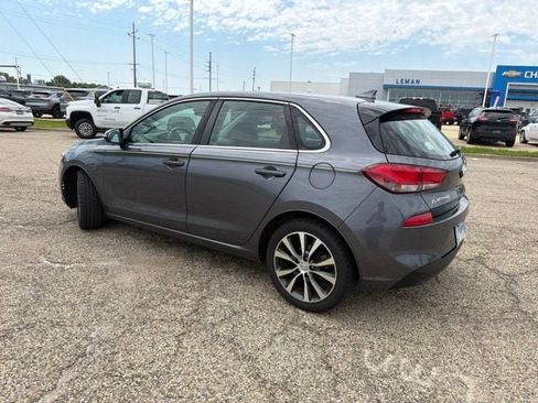 Used 2018 Hyundai Elantra GT w/ Style Package 02 FWD image 4