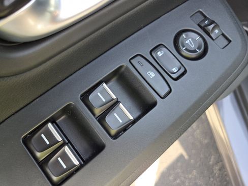 Certified 2025 Honda Pilot Touring image 30