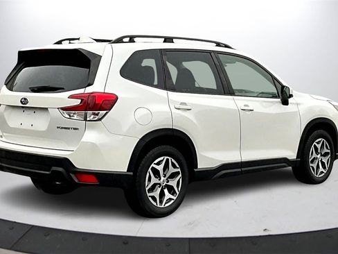 Used 2023 Subaru Forester Premium image 8