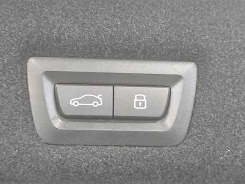 Certified 2023 BMW 740i RWD image 25