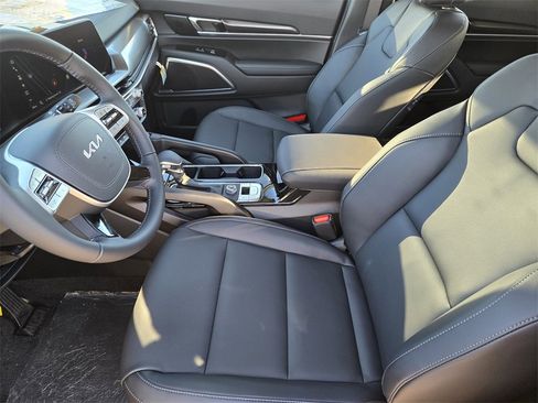 New 2025 Kia Telluride S image 9
