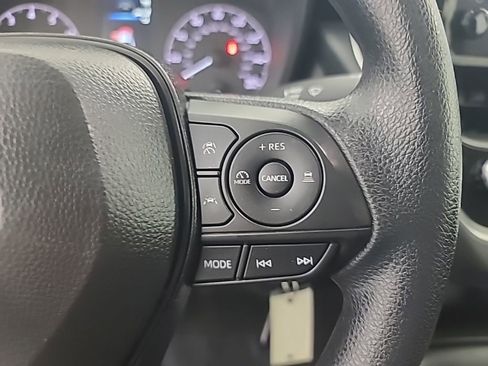 Used 2025 Toyota Corolla LE image 31