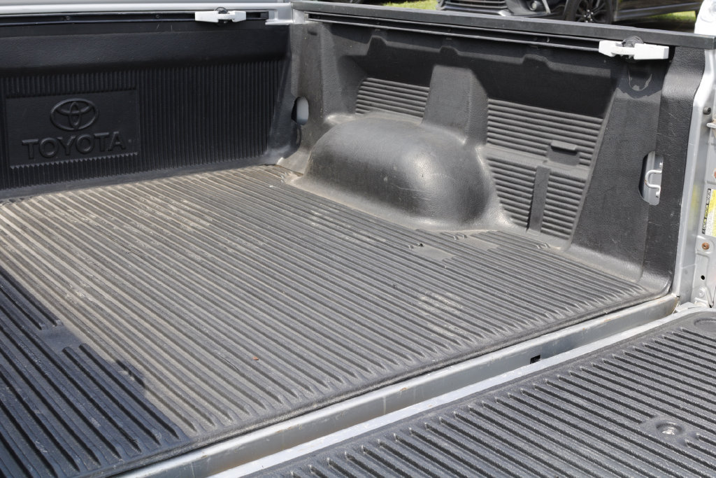 Used 2015 Toyota Tundra SR5 w/ TRD Off Road Package AWD/4WD image 37