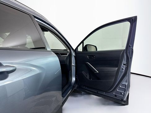 Used 2024 Toyota Corolla Cross LE image 30