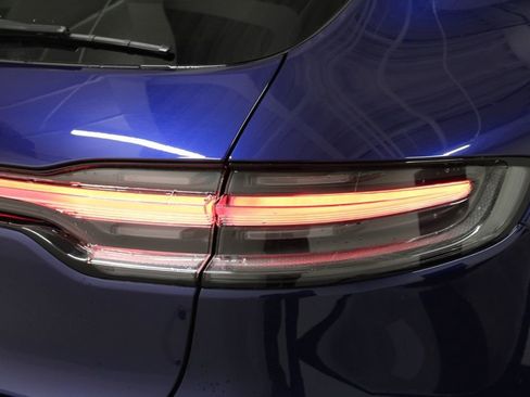 Certified 2026 Porsche Macan AWD/4WD image 12