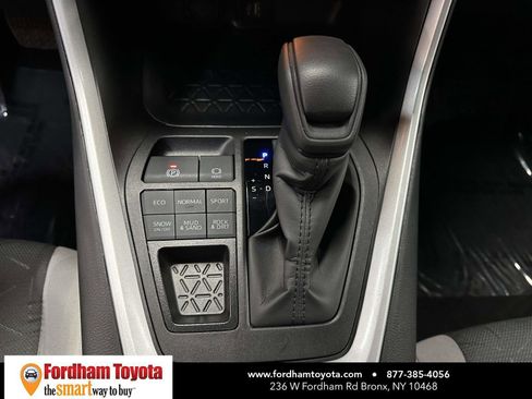 Used 2025 Toyota RAV4 XLE w/ Convenience Package image 28