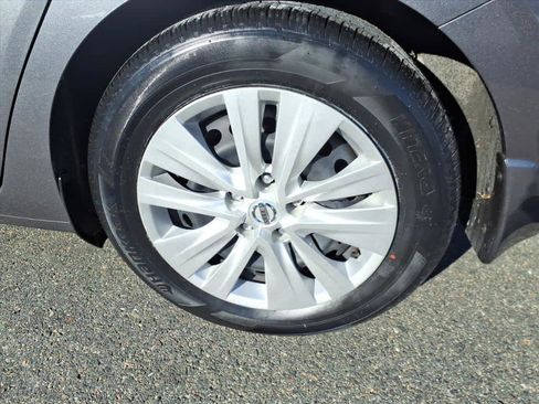 Certified 2023 Nissan Sentra S image 9