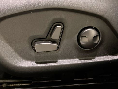 Used 2022 Jeep Compass Limited image 23