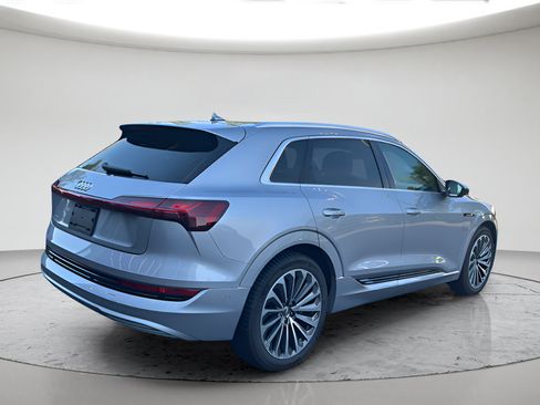 Used 2019 Audi e-tron Prestige w/ Prestige Package AWD/4WD image 5