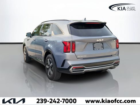 Certified 2023 Kia Sorento S FWD image 4