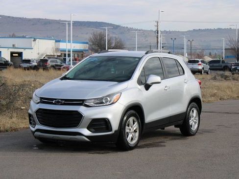 Used 2022 Chevrolet Trax LT w/ LT Convenience Package FWD image 8