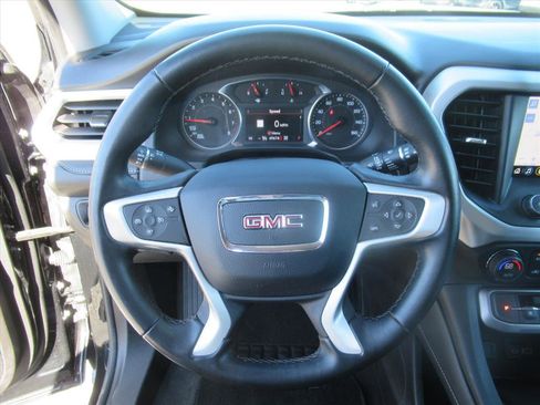 Used 2023 GMC Acadia SLT image 17