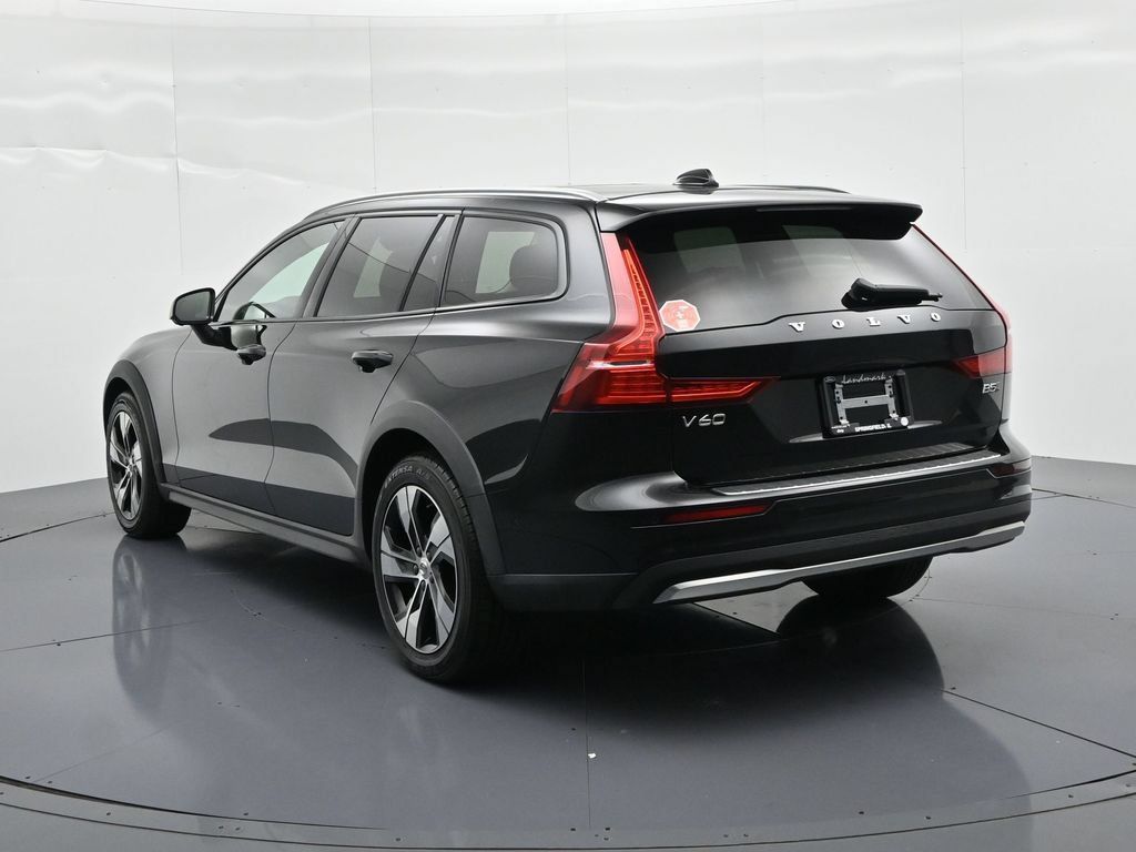 Used 2024 Volvo V60 B5 Cross Country Plus AWD/4WD image 7