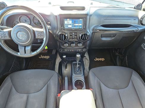 Used 2014 Jeep Wrangler Unlimited Sahara w/ Connectivity Group AWD/4WD image 11