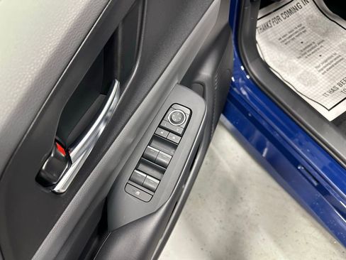 Used 2025 Toyota Prius XLE image 9