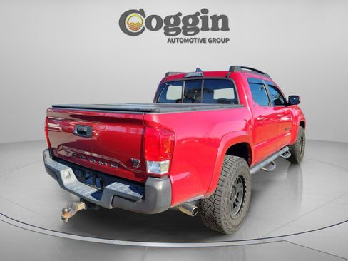 Used 2017 Toyota Tacoma SR5 w/ Tow Package image 4