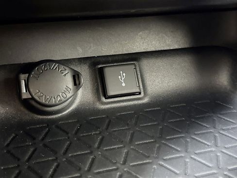 Used 2022 Toyota RAV4 XLE w/ Convenience Package image 19