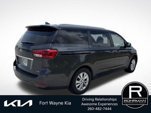 Used 2017 Kia Sedona LX w/ LX Essentials Premium Package FWD image 6