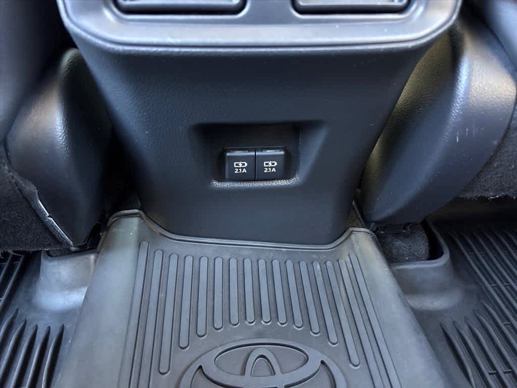 Used 2019 Toyota RAV4 Limited AWD/4WD image 10