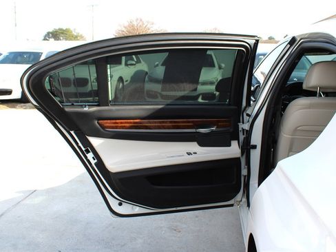 Used 2014 BMW 750Li image 31