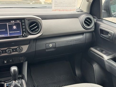 Used 2020 Toyota Tacoma SR5 w/ Technology Package image 40