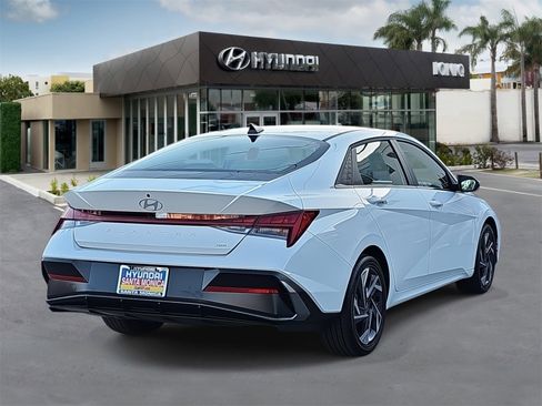 Certified 2025 Hyundai Elantra Limited image 3